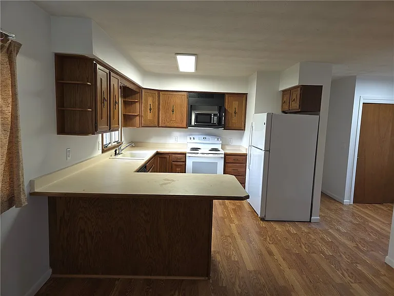 379 Hollybrook Rd — Photo 7