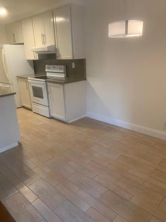 Building Photo - 2460 W Bayshore Rd #3