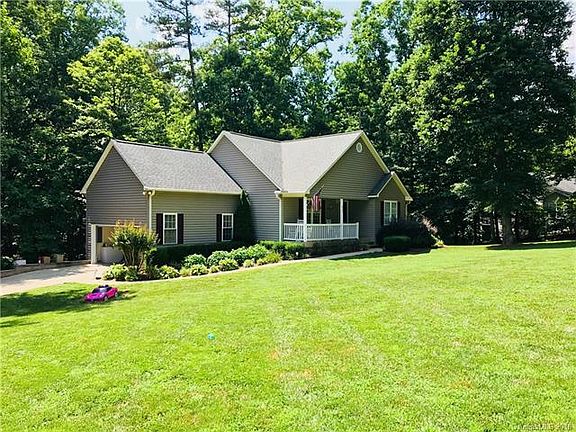 2nd image of 217 Grandview Dr