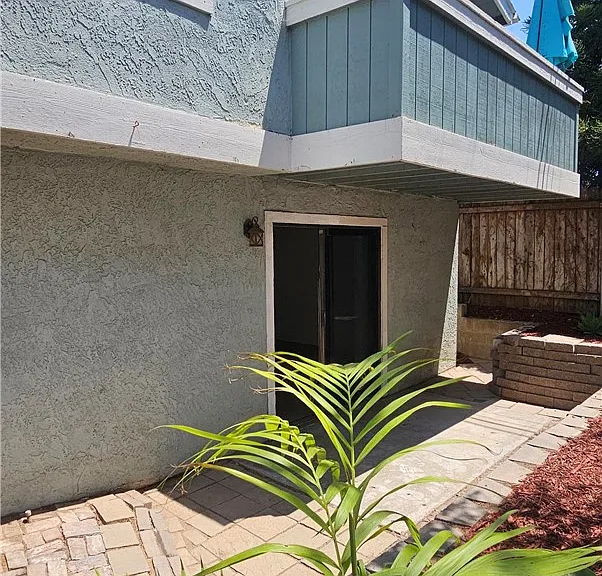 213 W Escalones #B — Photo 2