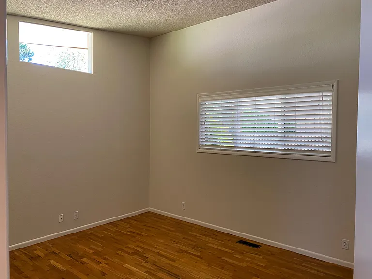 1728 W 34th Pl — Photo 9