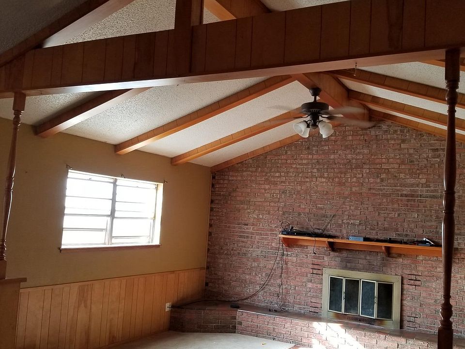Living Room w/ Fireplace