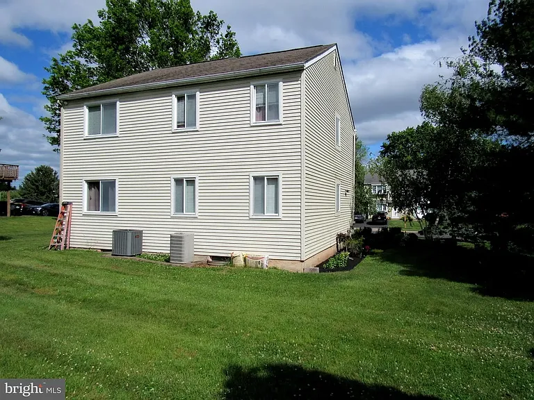 244 Florence Dr — Photo 3
