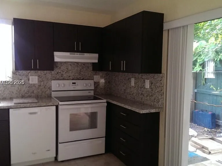 18223 Oleta Dr #18223 — Photo 3
