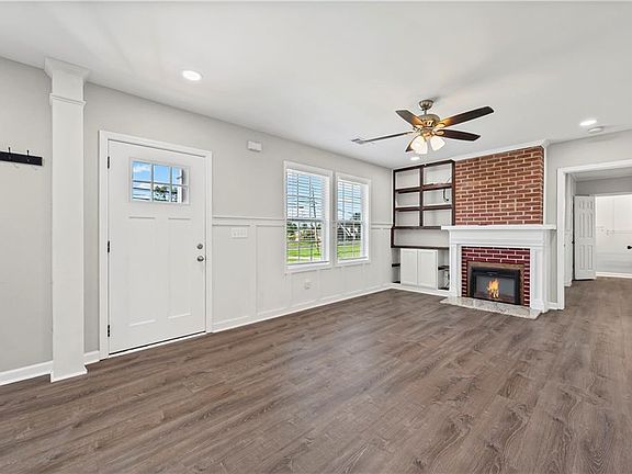 3rd image of 261 Lagrange St