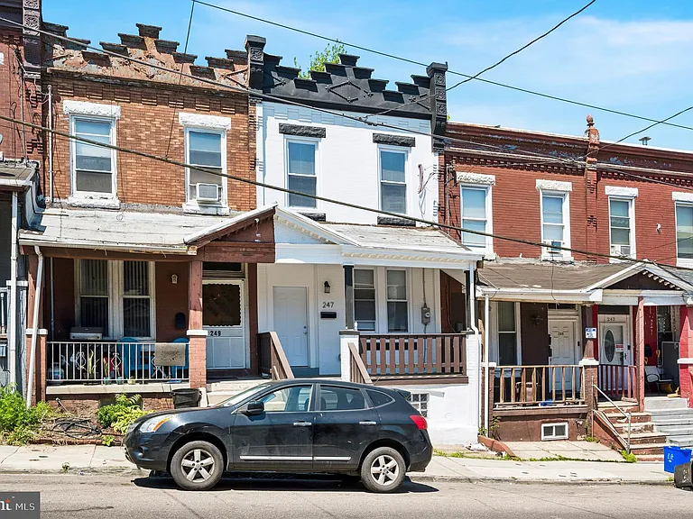 247 W Berkley St — Photo 14