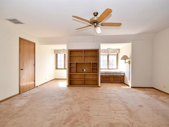 4th image of 22 Queens Ct #2