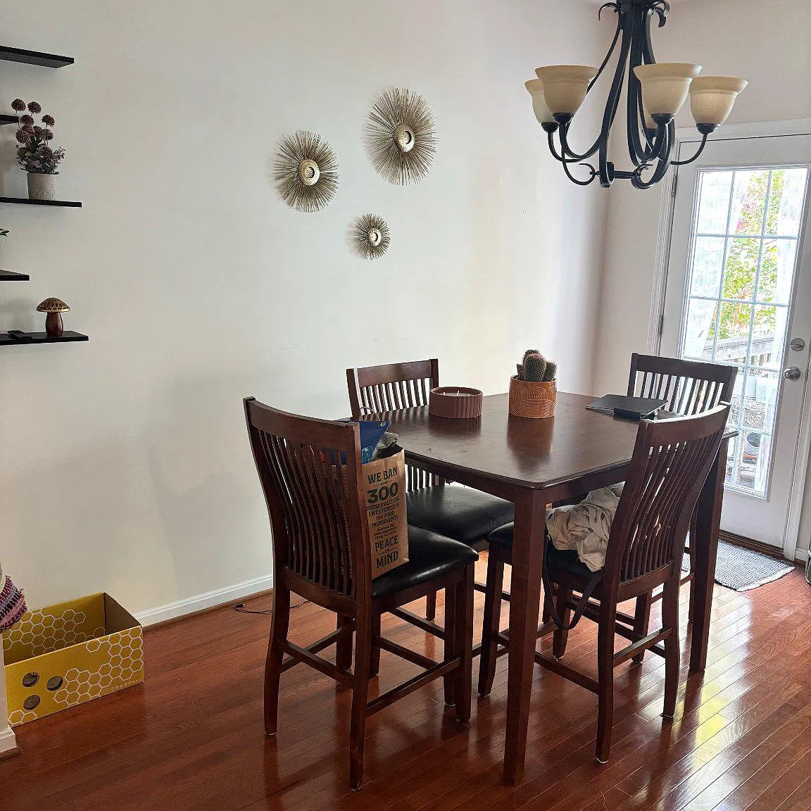 3 bed, 1.5 bath, 2356 sqft, $3,200 — Photo 4