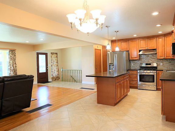 Quartz countertop, stainless