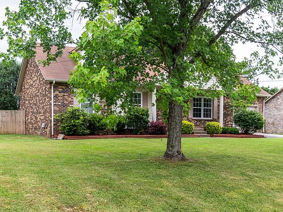 2nd image of 121 Noel Ln