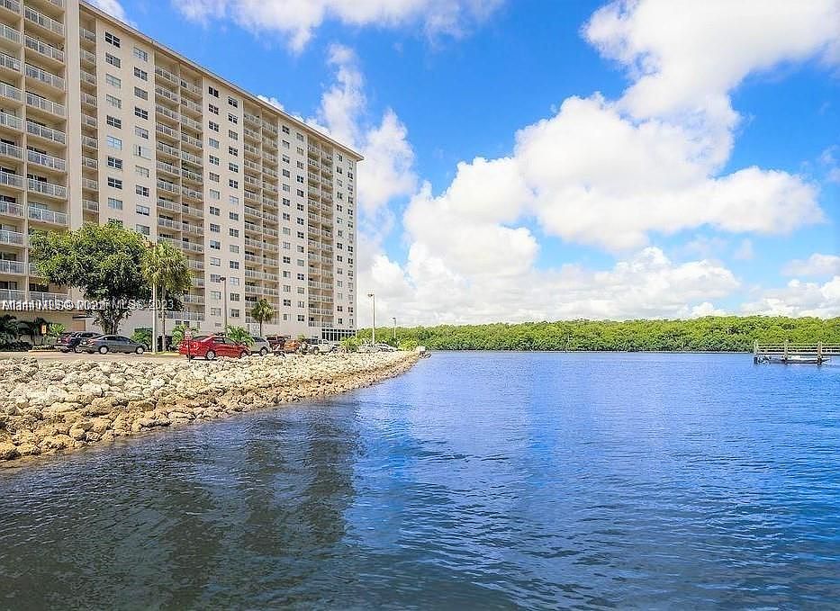 1st image of 400 Kings Point Dr APT 1004