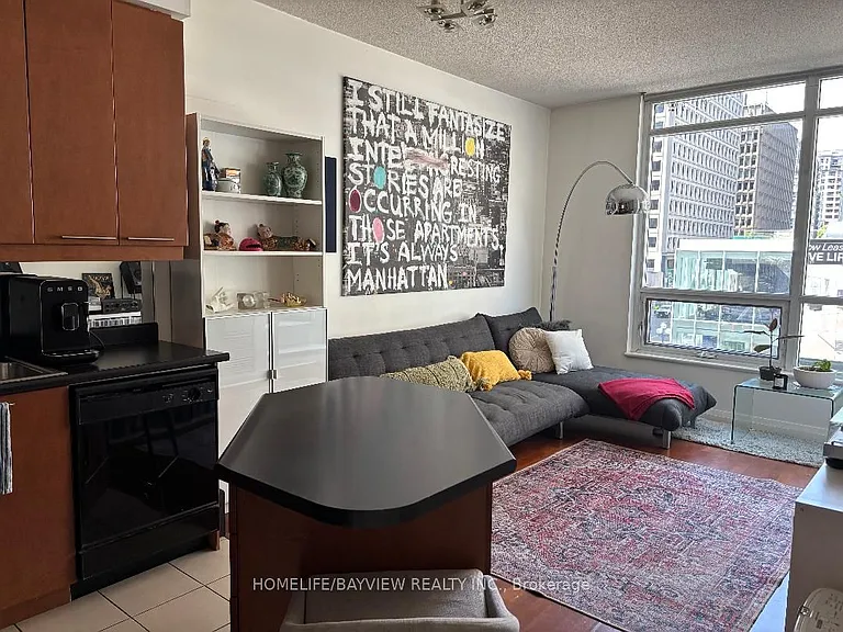 1121 Bay St #405 — Photo 3