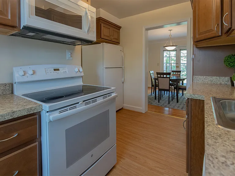 Chase Manor — Photo 2
