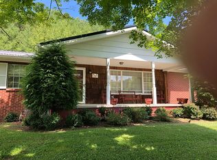 661 Town Hill Rd, Louisa, KY 41230