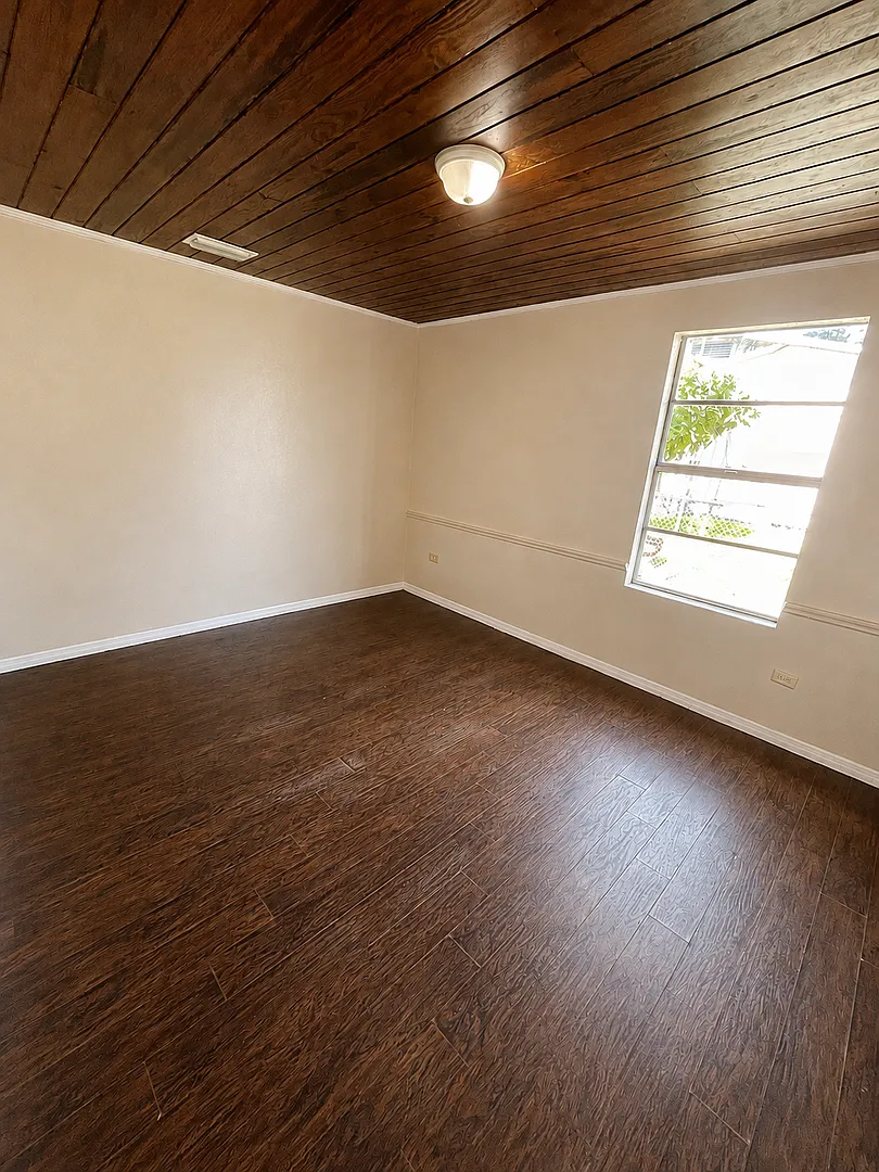 Spacious 3BR/1BA Dade City Home with Enclosed Front Porch & Large Backyard — Photo 4