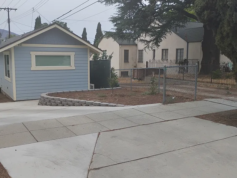 981 N San Gorgonio Ave — Photo 8
