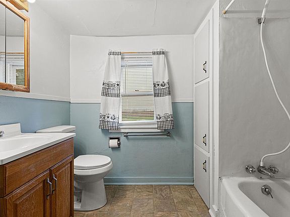 3rd image of 2211 6TH STREET SOUTH
