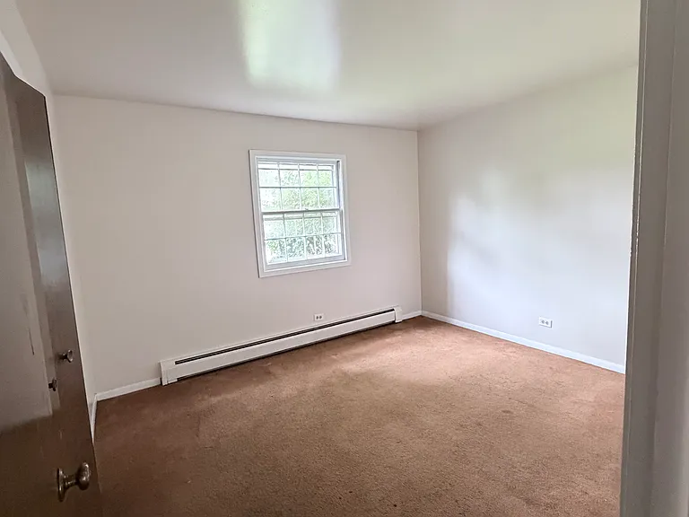 1585 Maple Ln — Photo 5