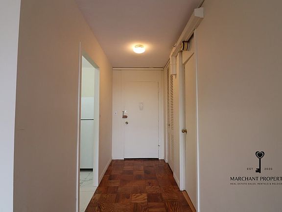 4th image of 103 Monmouth St #907
