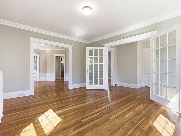 4th image of 33 Laurel Rd #1