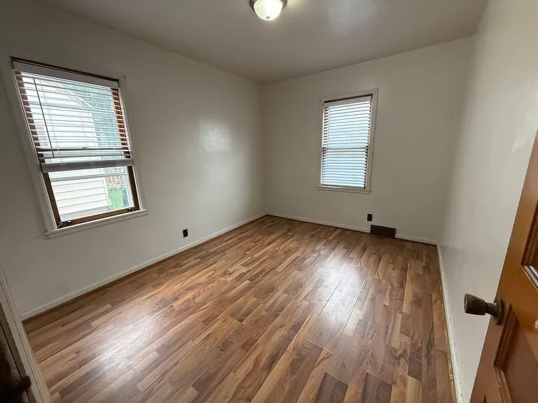 324 8th St SE — Photo 9