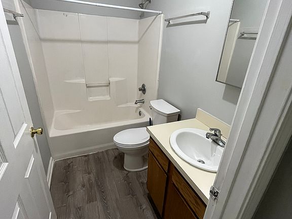 3rd image of 1621 Brook Forest Dr