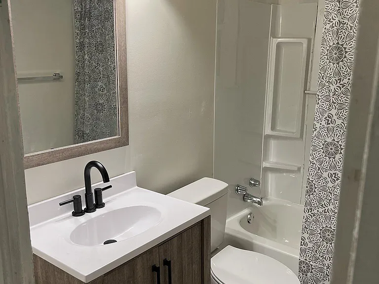 8 Virnelle St — Photo 5