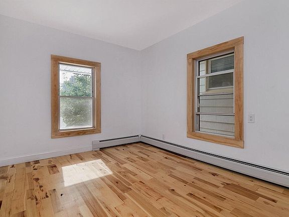 Large 1st floor bedroom