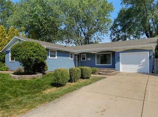 511 Apache Ln, Carol Stream, IL 60188