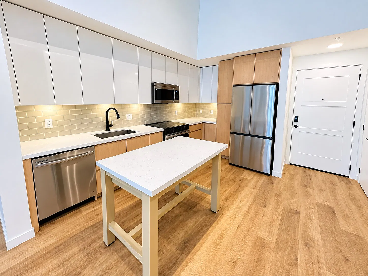 1 bed, 900 sqft, $2,950 — Photo 4