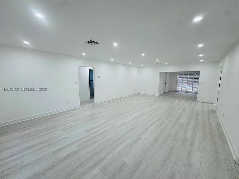 2271 SW 30th Ter — Photo 4