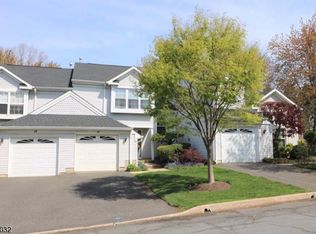 27 Vandeventer Ct, Sayreville, NJ