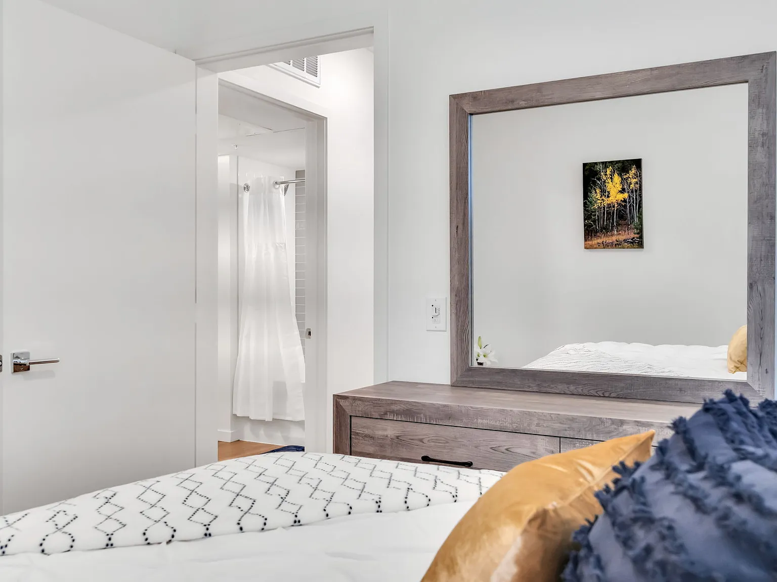 1 bed, 680 sqft, $3,870 — Photo 2