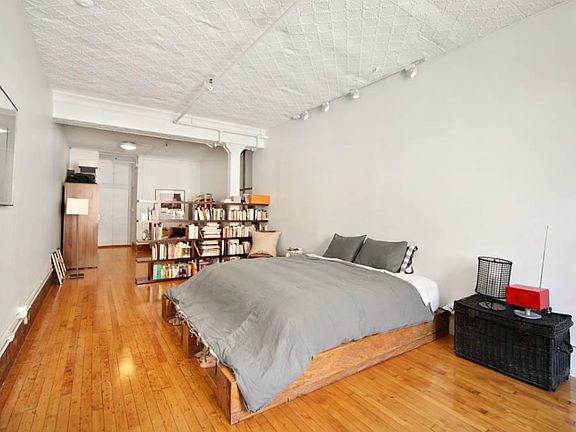 4th image of 54 N Moore St APT 4
