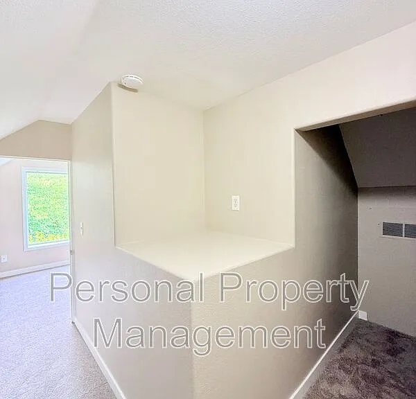 3110 Thompson Ave — Photo 17