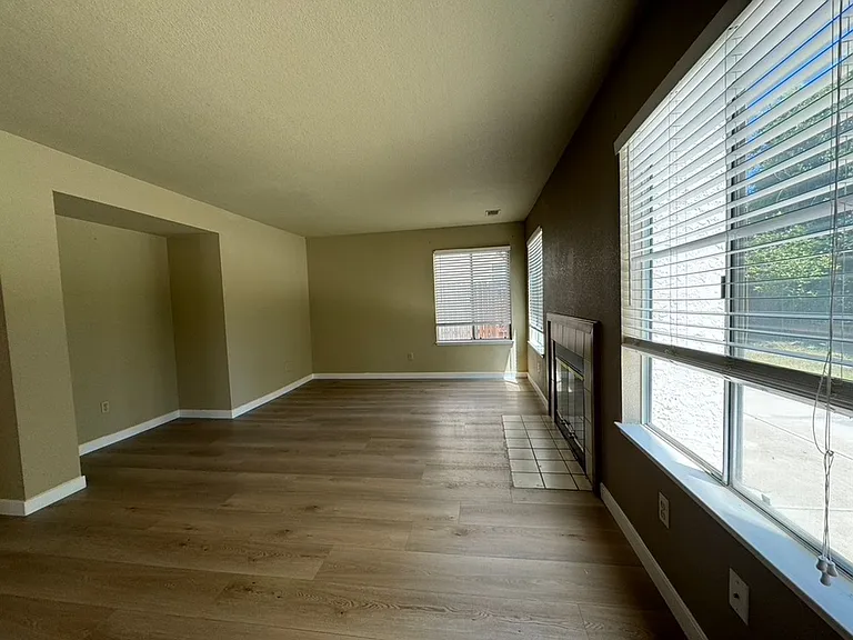 1820 Bayberry Ln — Photo 15