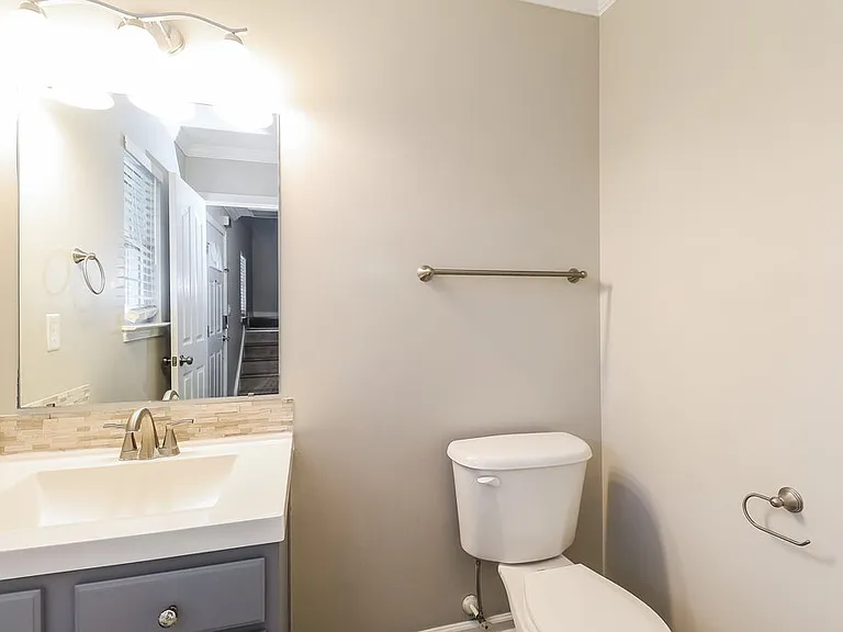 142 Hampshire Dr — Photo 13