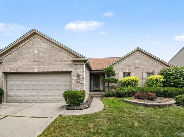 4251 Timberline Dr, Canton, MI 48188