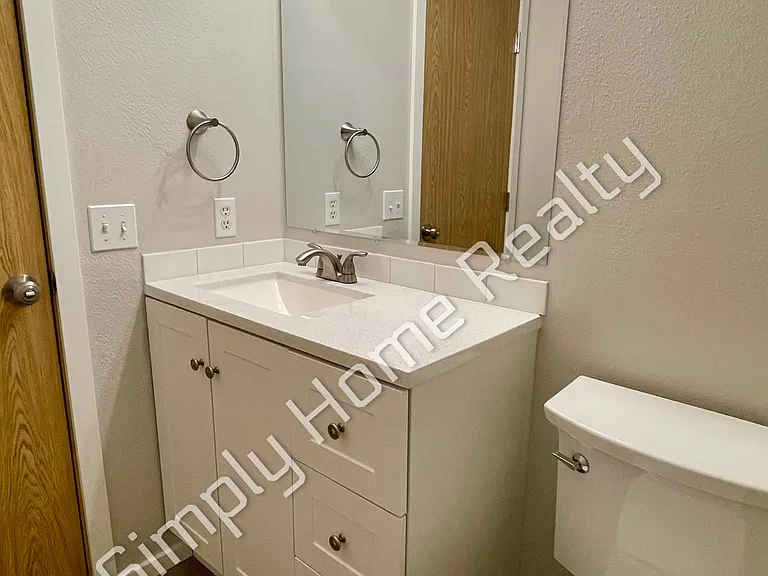 1446 Laredo Dr SE — Photo 19
