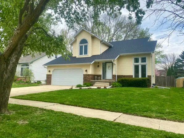 5829 Center St, West Des Moines, IA 50266