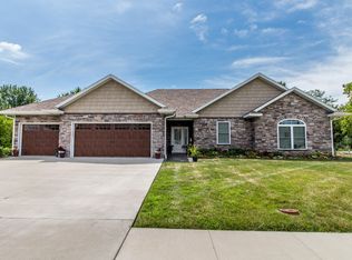 814 Emerald Dr, Centralia, MO 65240