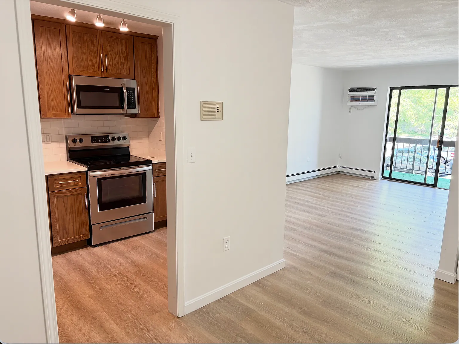 2 bed, 900 sqft, $2,950 — Photo 1