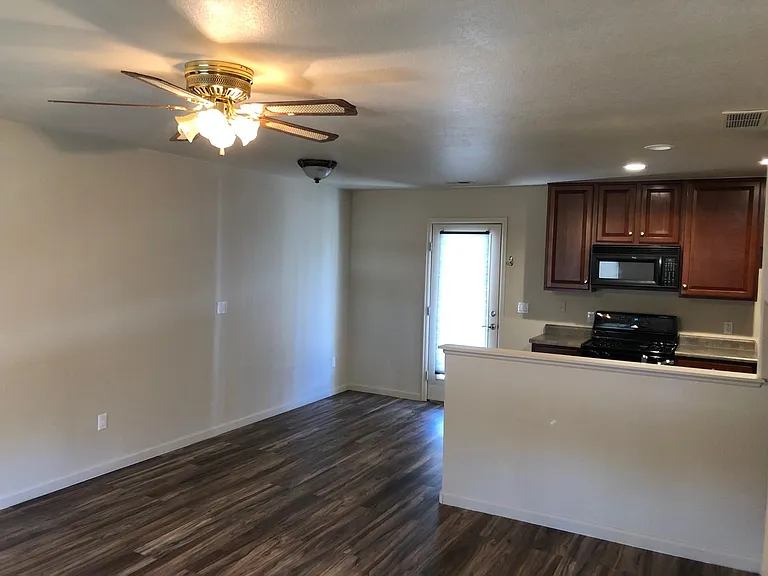 6827 Brittany Dr — Photo 4