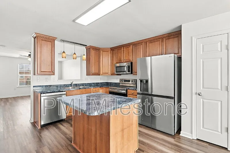 3 bed, 4.0 bath, 2409 sqft, $1,780 — Photo 4