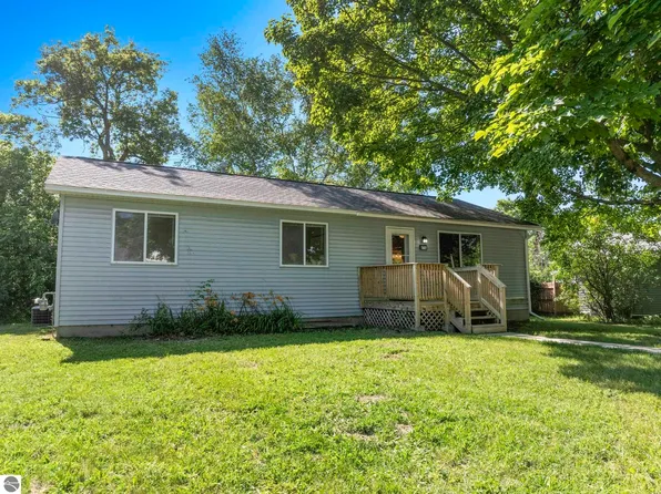 8714 S Maple City Rd, Maple City, MI 49664