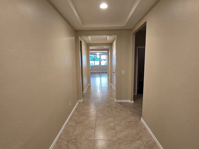 18328 W Saguaro Ln — Photo 2