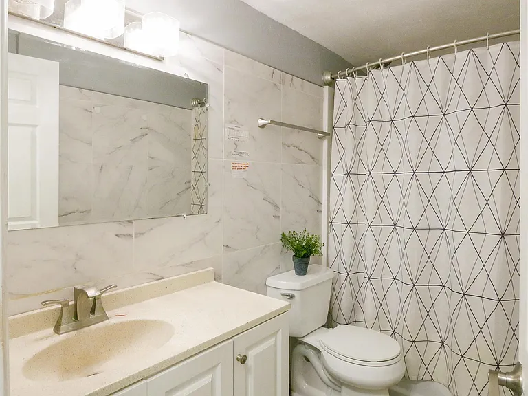 N 45th St — Photo 3