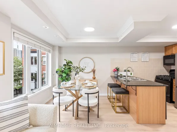 29 Frances Loring Ln #6, Toronto, ON M4M 3E8