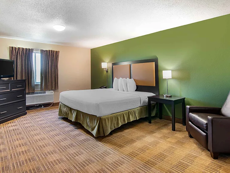 1 Bedroom Suite - 1 King Bed