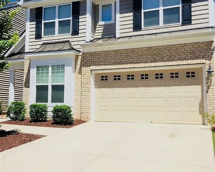 709 Garden Square Ln — Photo 1